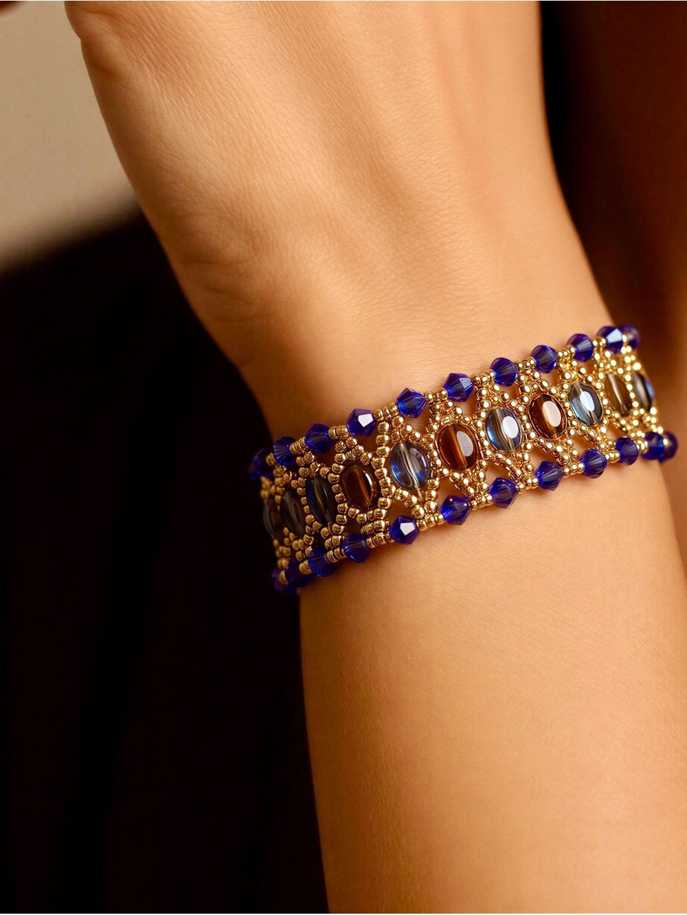 Beaded Gold-Tone Bracelet in Gold & Blue